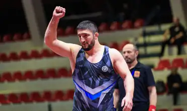 Садулаев победил на старте Чемпионата мира в Астане