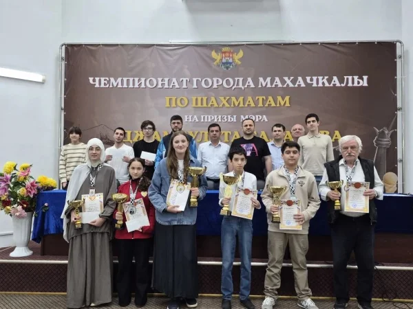 Чемпионат Махачкалы по шахматам провели на призы главы города