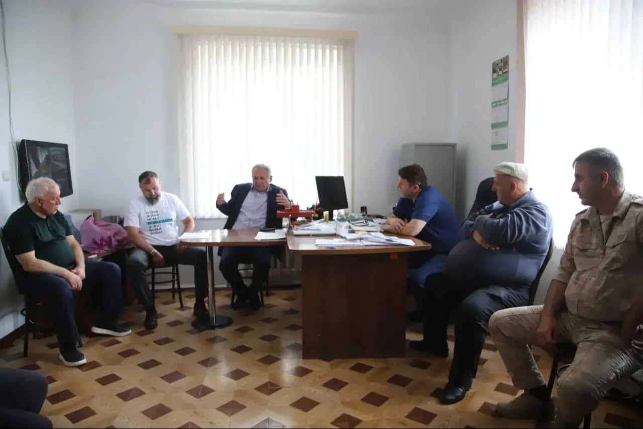 Глава Левашинского района обсудил с жителями двух сёл вопросы призыва и контрактной службы