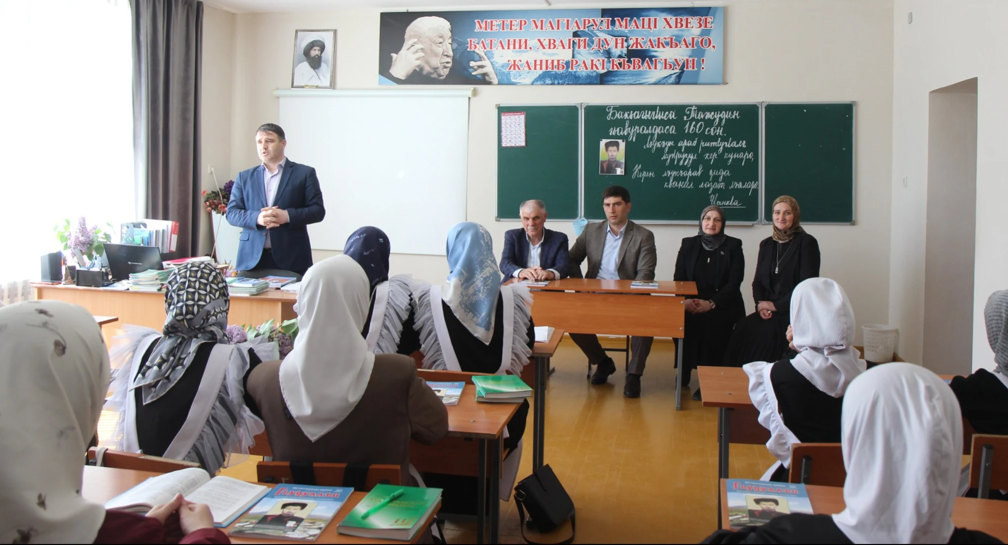 Школьникам села Чирката рассказали о наследии аварского поэта Чанки из Батлаича