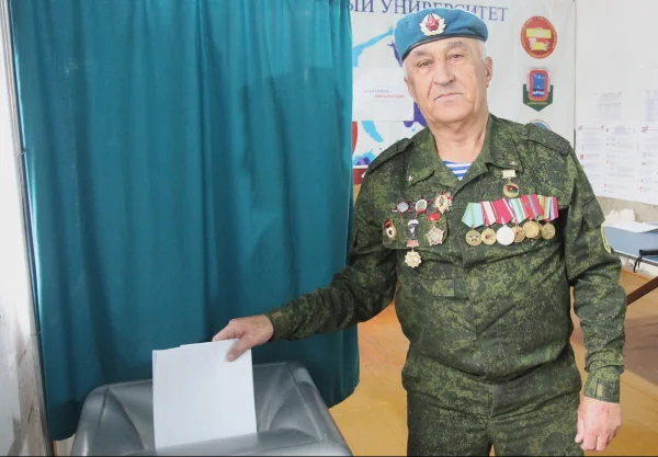 Участник боевых действий в Афганистане Багавудин Магомедов проголосовал в Гумбетовском районе