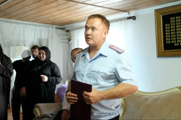 Орден Мужества погибшего росгвардейца передали его родным в Дагестане
