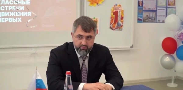 Премьер-министр Магомед Рамазанов пообщался с учениками новой школы села Байрамаул