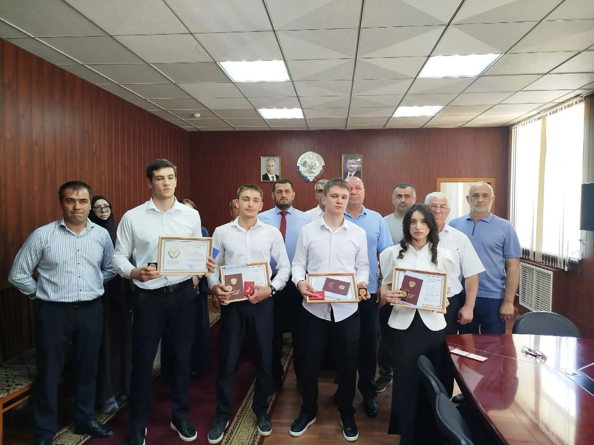 В Курахском районе прошла торжественная церемония вручения медалей выпускникам 2026 года
