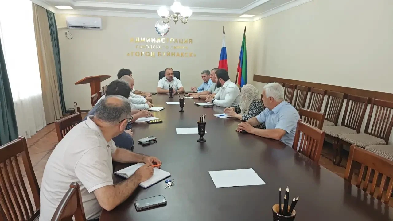 В Буйнакске прошло совещание, посвященное вопросам взаимодействия нового поставщика электроэнергии и УК