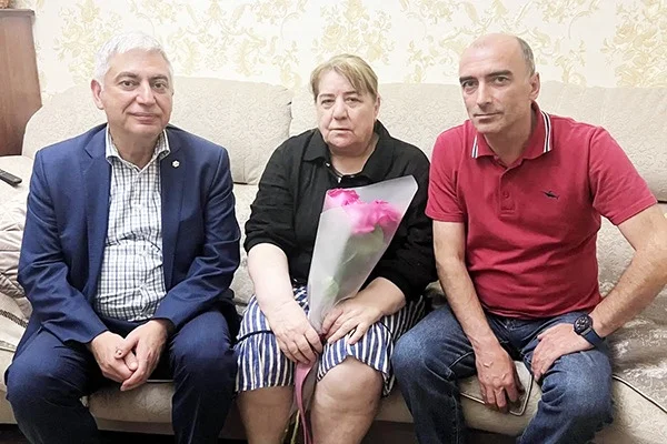 Сотрудники УФСИН по РД навестили семью погибшего в зоне СВО подполковника Джабраила Джабраилова