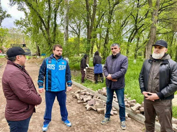 Глава Избербаша проинспектировал начало реконструкции центрального парка