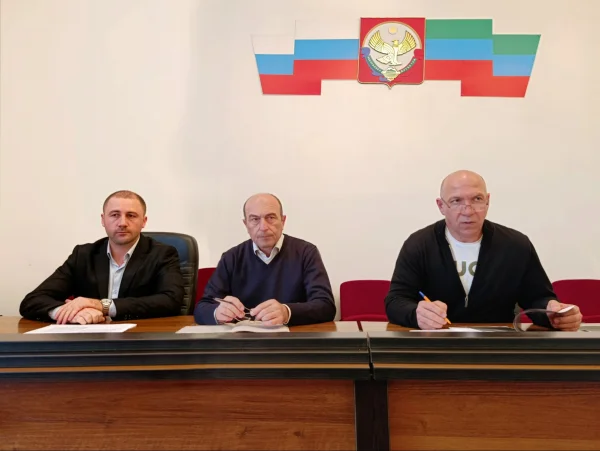 В Кайтагском районе обсудили вопросы строительства мусорных контейнерных площадок и подготовку к зиме