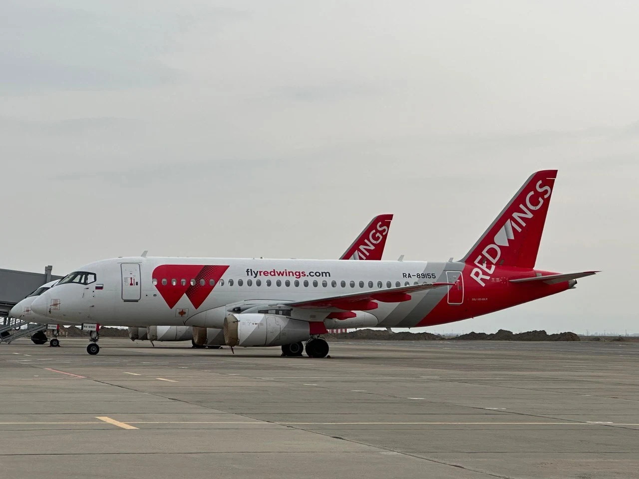 В аэропорту Махачкалы из-за ремонта взлетной полосы приостановлен прием самолетов