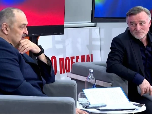 «Не знаю, почему там был ковер, но он мне не помешал»: Сергей Меликов прокомментировал ироничное обсуждении в соцсетях