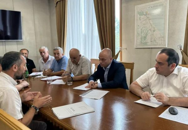 Глава Минсельхоза Дагестана Иван Голуб провел рабочую встречу с аграриями Каякентского района