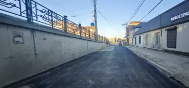 На центральном проспекте Махачкалы после многочисленных жалоб горожан уложен асфальт