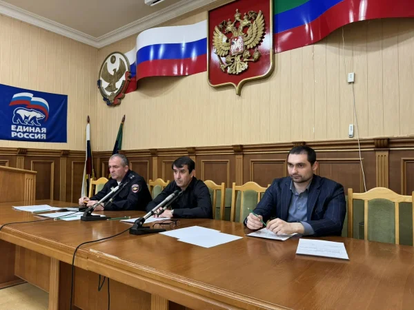 Меры по обеспечению безопасности в период майских праздников обсудили в Каякентском районе