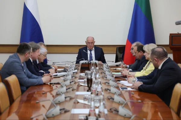 Абдулмуслим Абдулмуслимов провел встречу с представителями Общественной палаты РФ