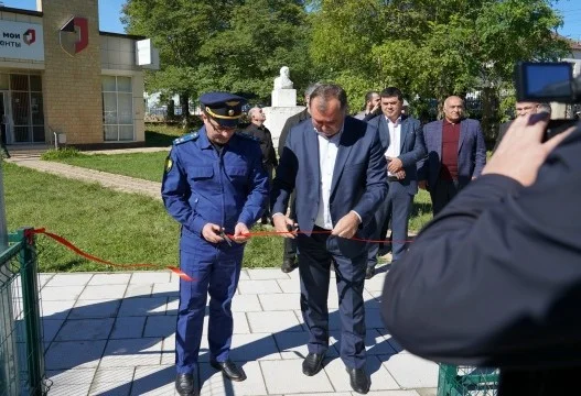 В селе Хив открыли новый благоустроенный по нацпроекту сквер
