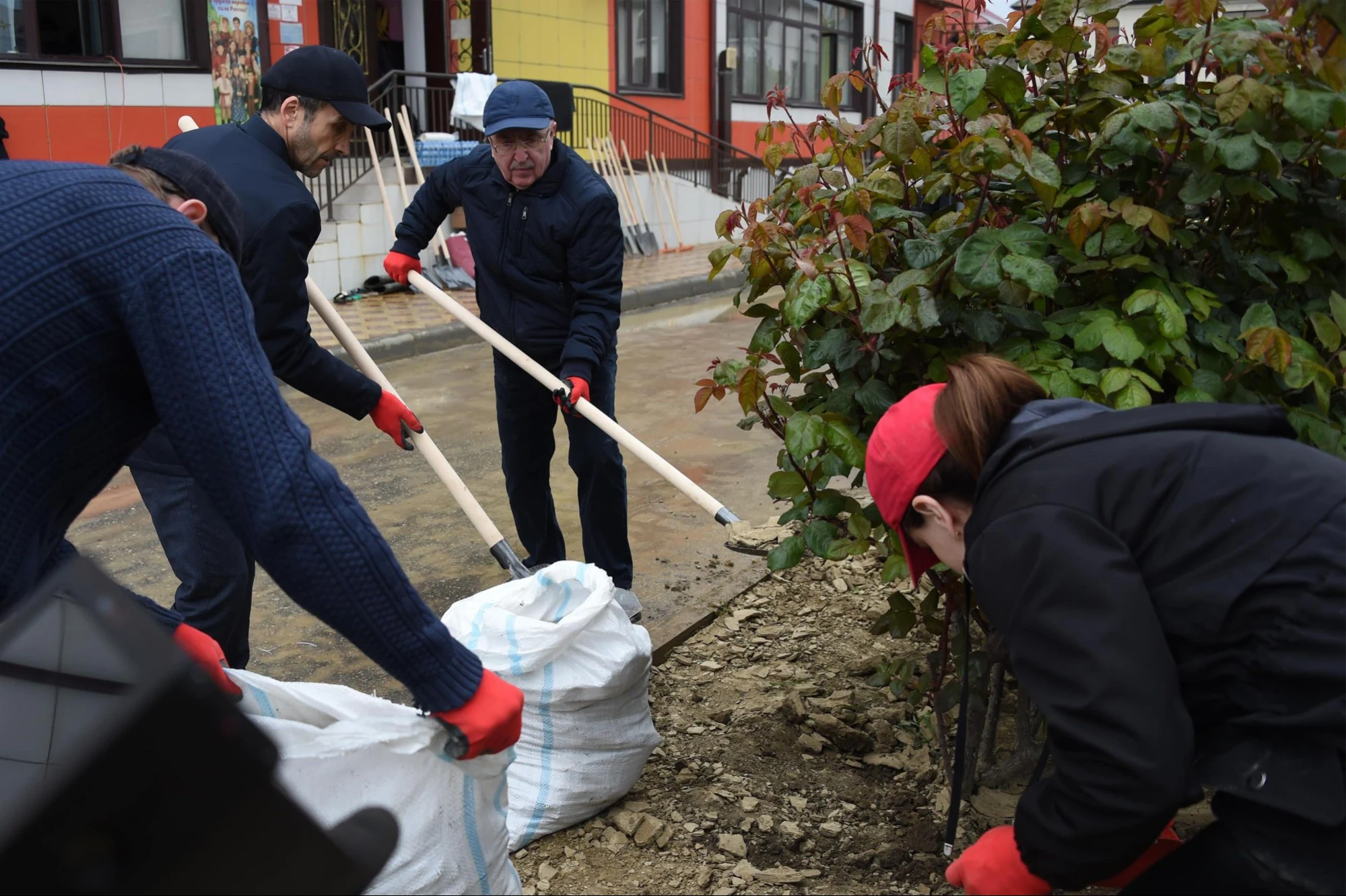Депутаты Народного Собрания Дагестана приняли участие в общереспубликанском субботнике