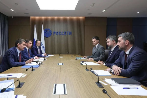 Премьер-министр РД Магомед Рамазанов провел встречу с главой Россетей Андреем Рюминым