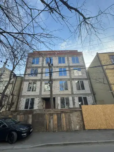 Суд обязал снести два незаконно построенных этажа в одном из домов Махачкалы