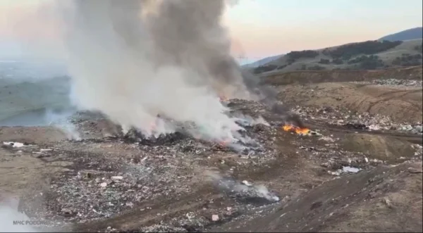 Под Махачкалой горит мусорный полигон на площади 300 кв. метров