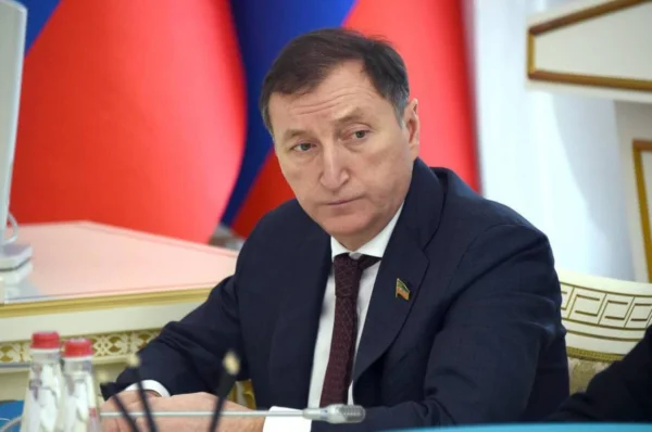 Заур Аскендеров поздравил депутатов и работников местного самоуправления с профессиональным праздником