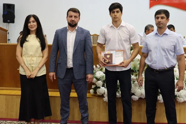 В Избербаше наградили лучших выпускников школ