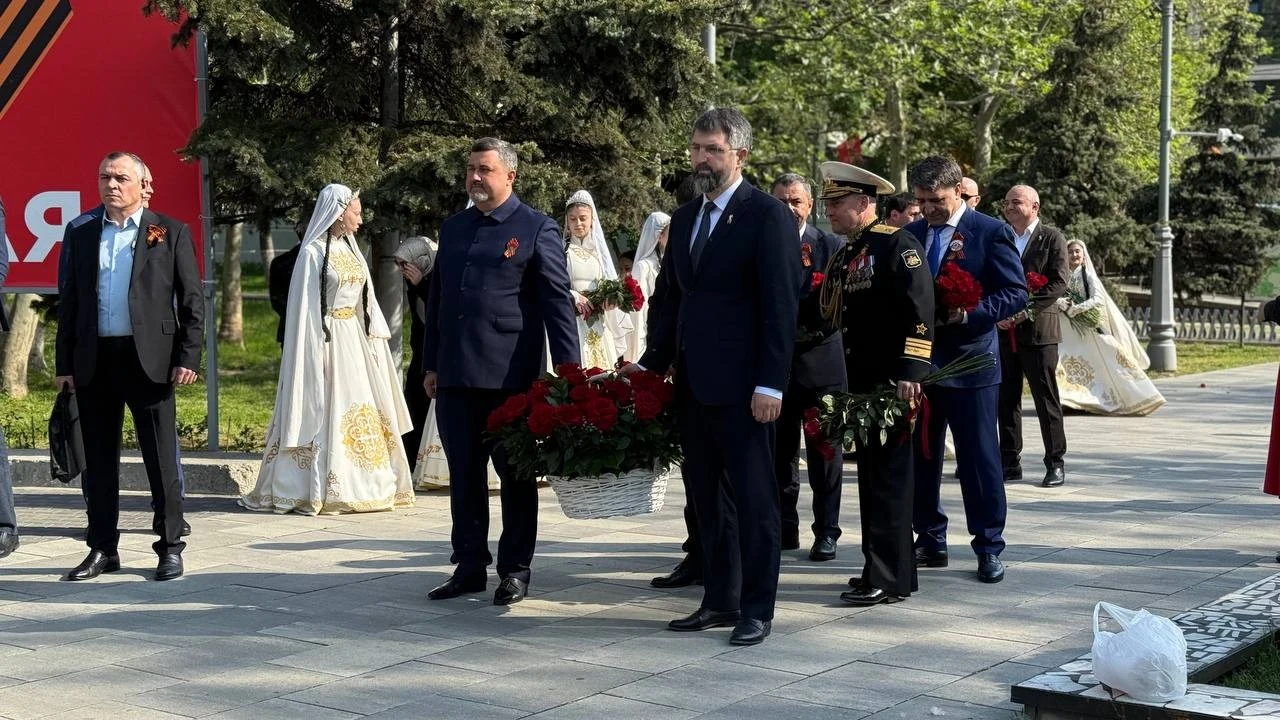 Федор Щукин почтил память погибших в годы Великой Отечественной войны