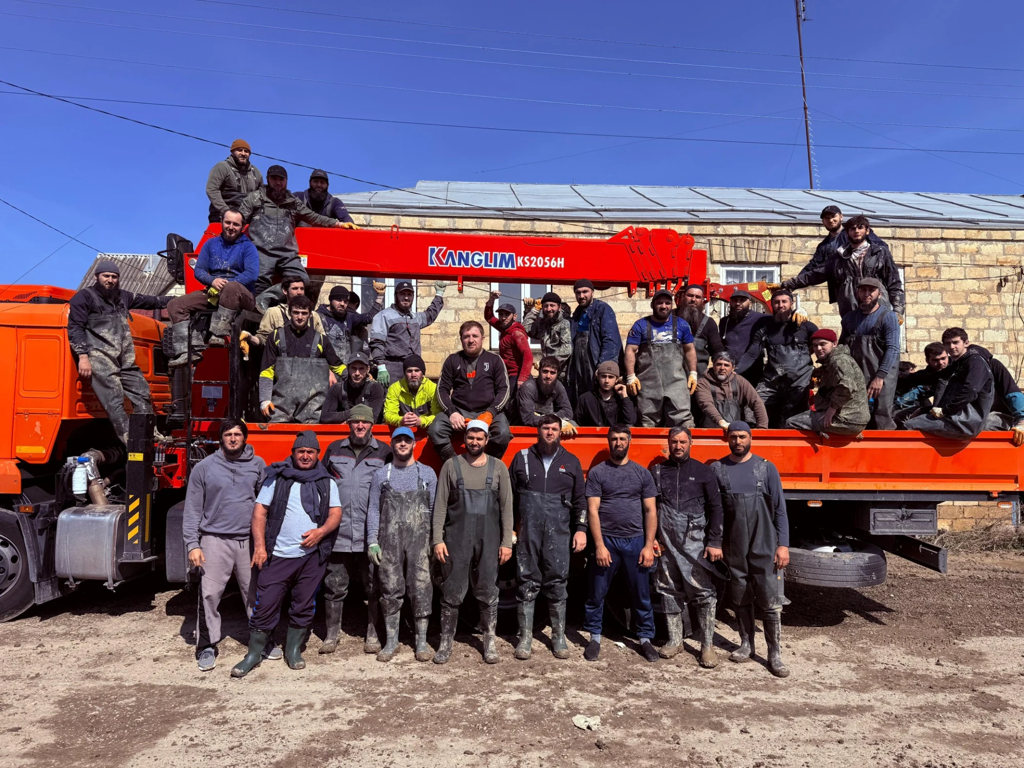 Депутат НС РД Гаджи Биярсланов оказал помощь жителям поселка Мамедкала