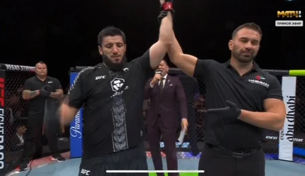 Ризван Куниев нокаутировал американца Тайрелла Форчуна на турнире UFC в Абу-Даби