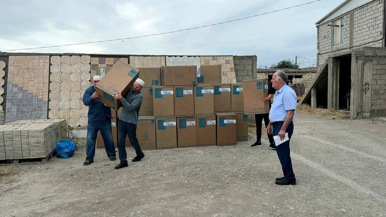200 водонагревателей вручили пострадавшим от паводков жителям Дагестана при содействии республиканского Дома дружбы