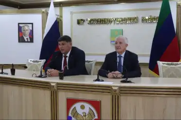 Коллективу администрации Кизилюртовского района представили нового главу муниципалитета Темирлана Шабанова