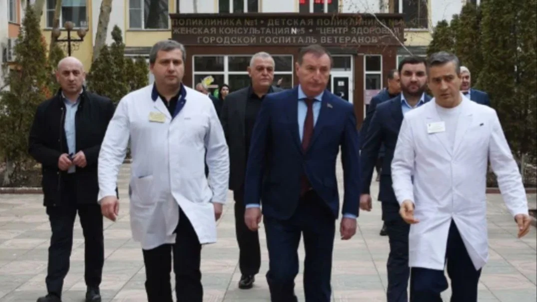 Заур Аскендеров поздравил медперсонал Дагестана с Днем работника скорой медицинской помощи