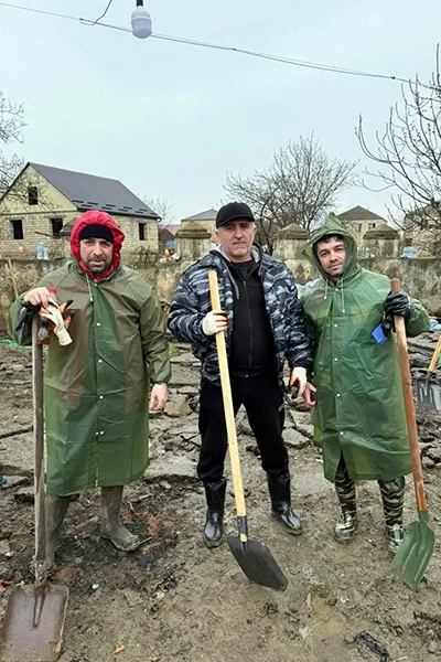 Сотрудники УФСИН Дагестана помогли жителям Мамедкалы в борьбе с последствиями паводка
