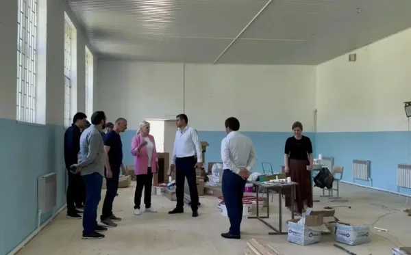 Депутат Елена Павлюченко проверила ход капремонта в школах Буйнакского района