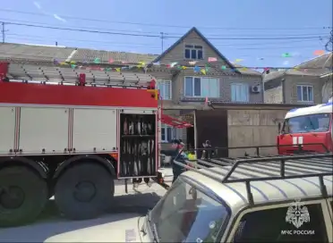 В Махачкале произошел пожар в двухэтажном жилом доме
