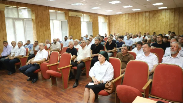 В Кизлярском районе прошло кустовое совещание по вопросам контрактной службы