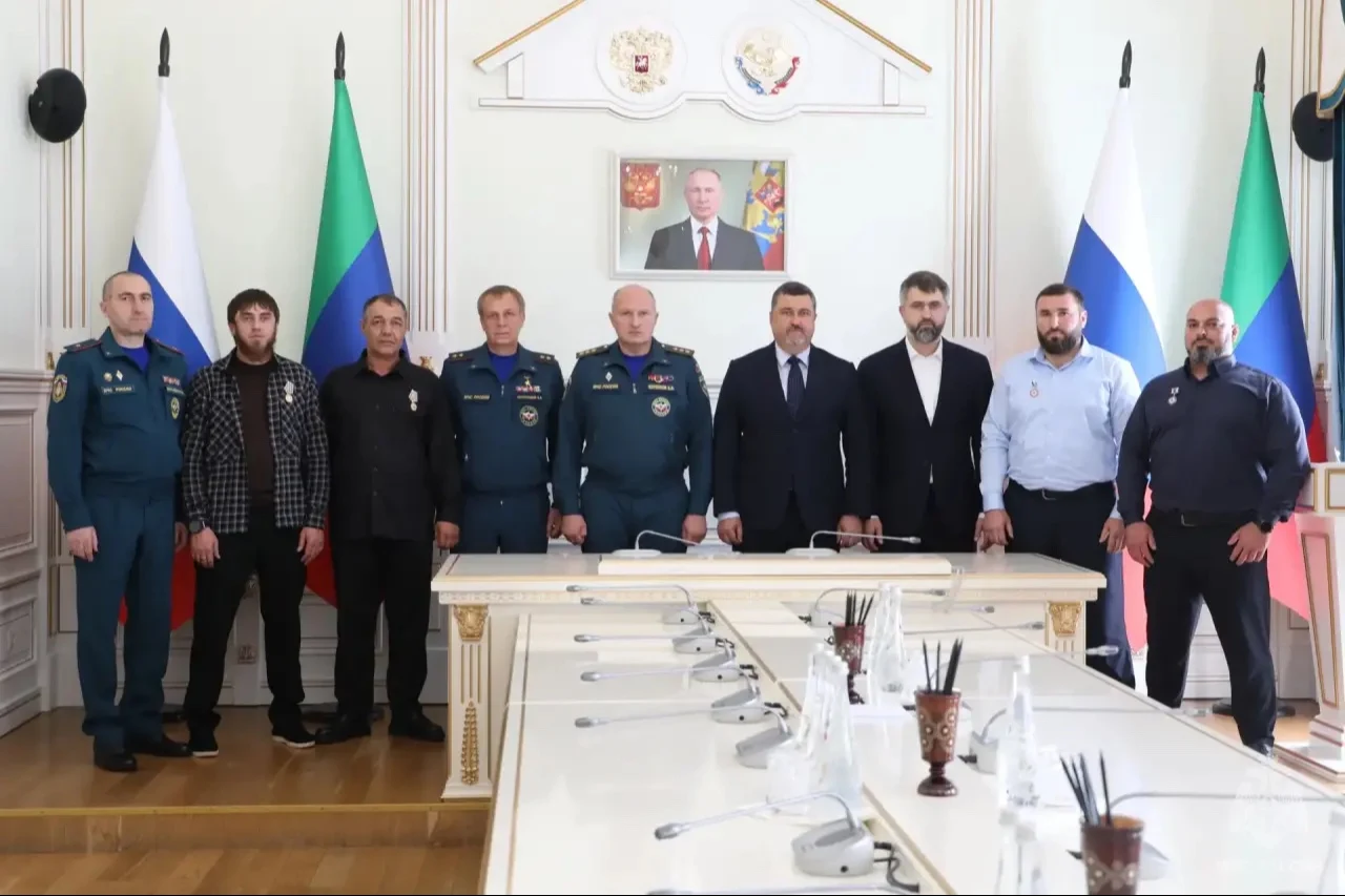 Александр Куренков наградил жителей Дагестана за проявленное мужество при ликвидации ЧС