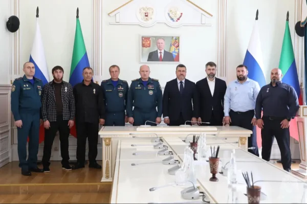 Александр Куренков наградил жителей Дагестана за проявленное мужество при ликвидации ЧС