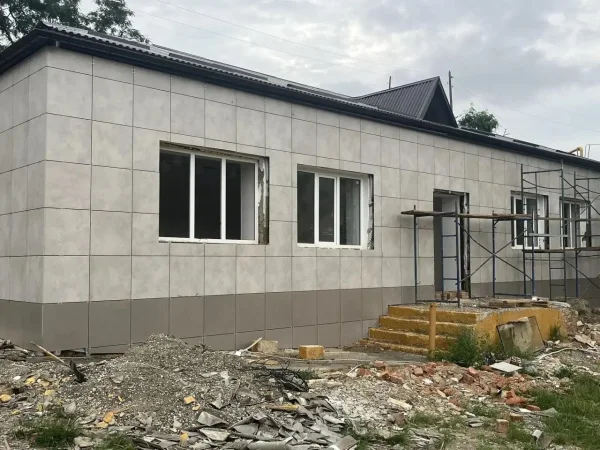 Партийный десант «Единой России» проинспектировал ход капремонта школ в сёлах Буйнакского района