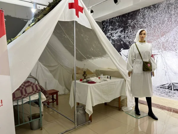 Выставка о подвиге военных медиков открылась в Махачкале в преддверии Дня Победы
