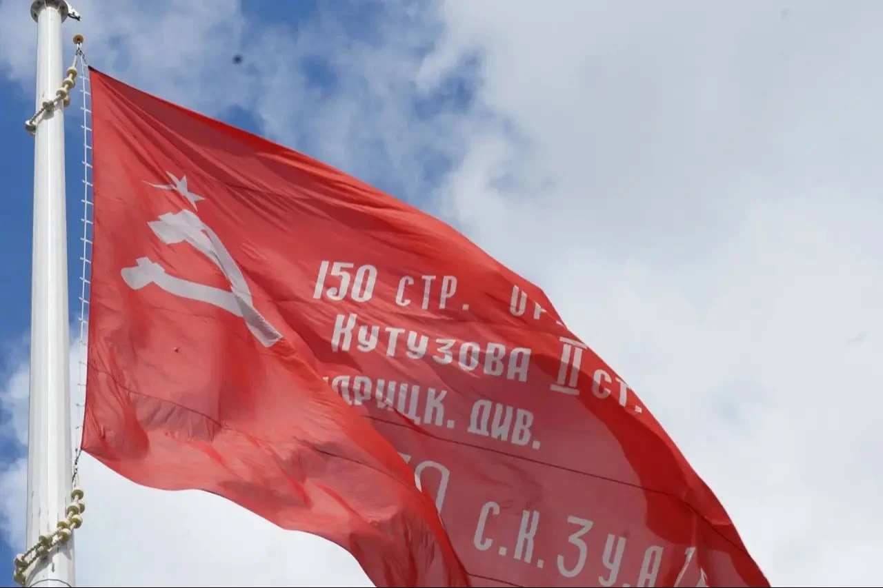 В Махачкале прошла церемония поднятия Знамени Победы