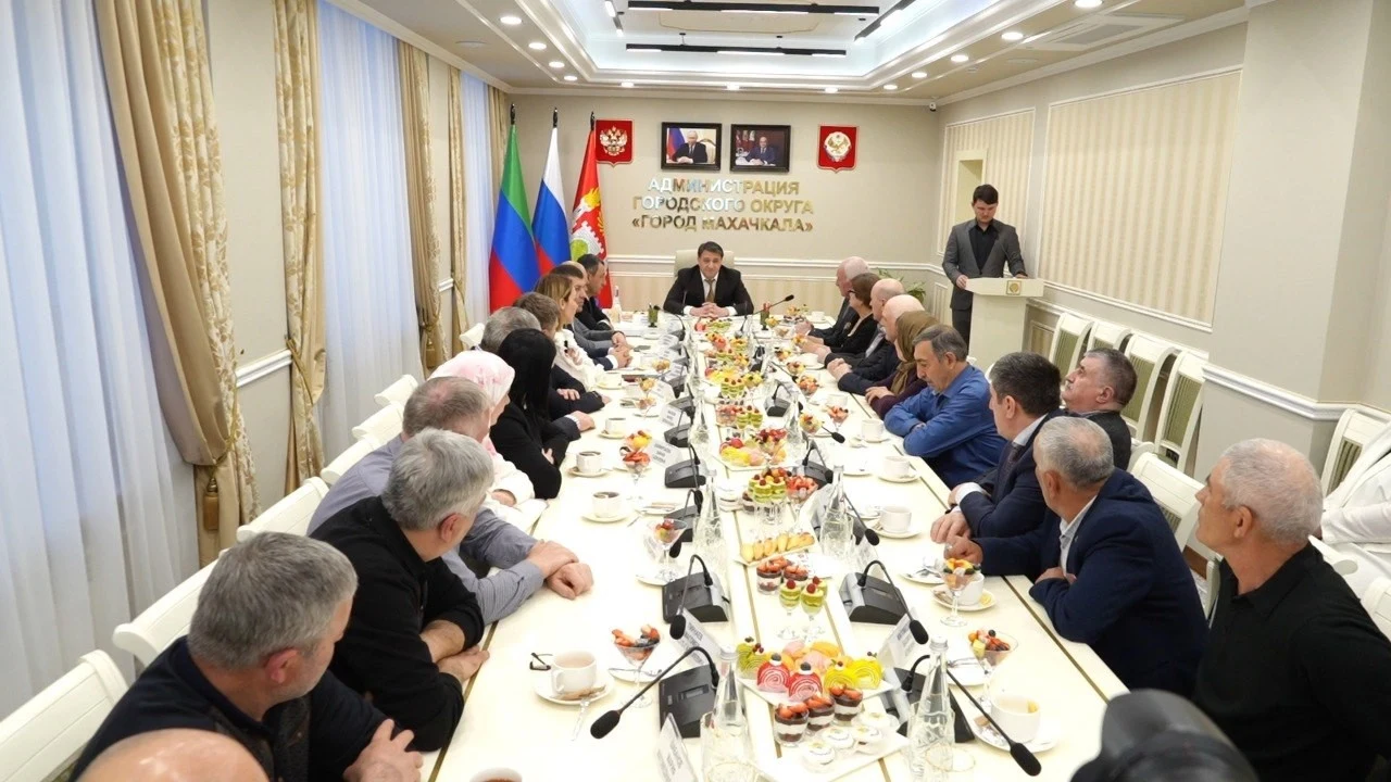 Глава Махачкалы встретился с участниками ликвидации аварии на Чернобыльской АЭС