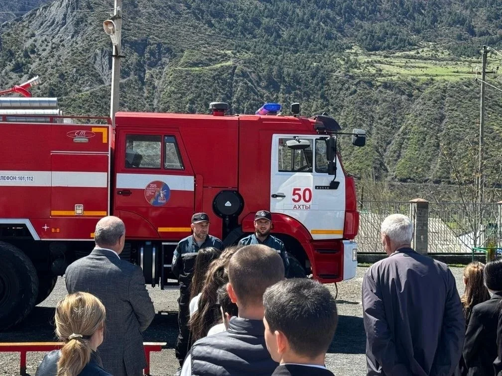 В Ахтынском районе отработали сценарий обнаружения взрывного устройства в школе
