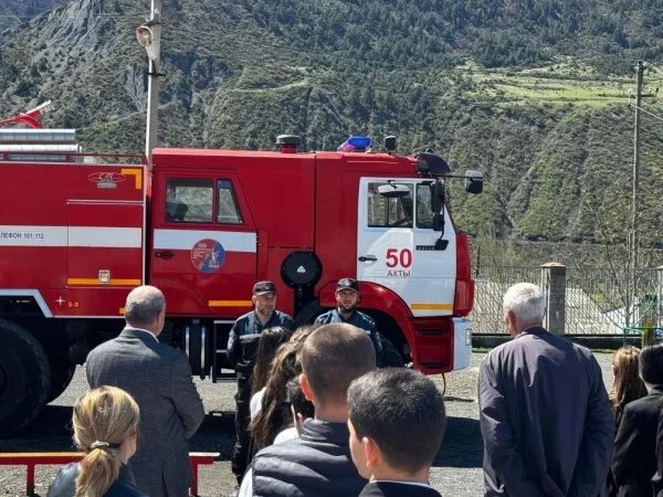 В Ахтынском районе отработали сценарий обнаружения взрывного устройства в школе