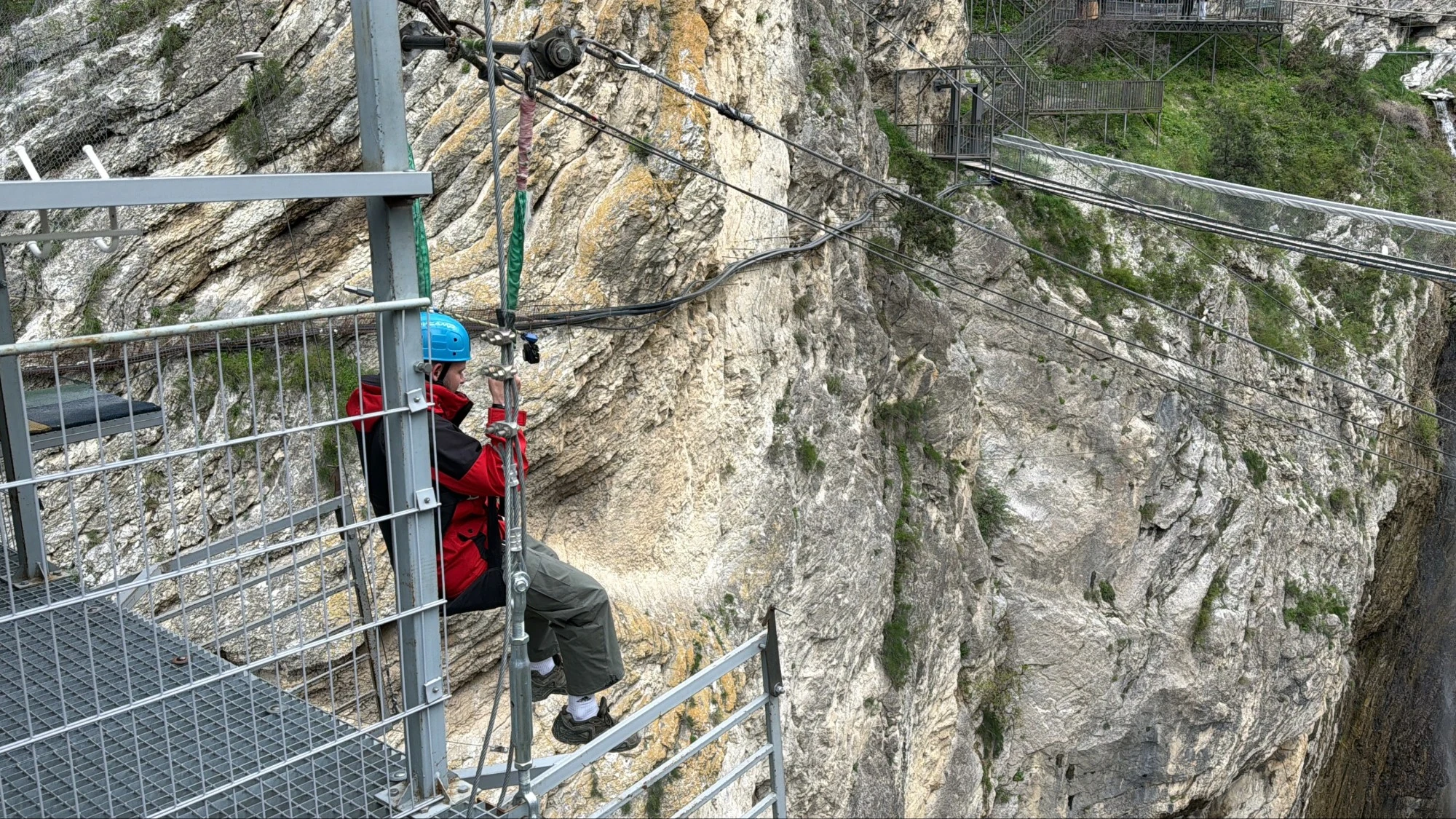 Студентам-спасателям со всей России организовали экскурсию на экотуркомплекс «Главрыба»