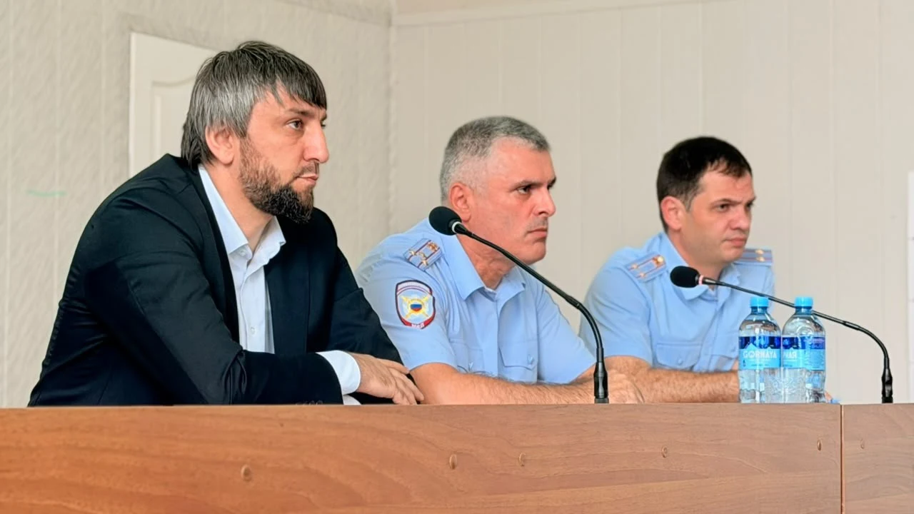 В Карабудахкентском районе теме готовности к выборам депутатов в Госдуму и парламент РД посвятили аппаратное совещание
