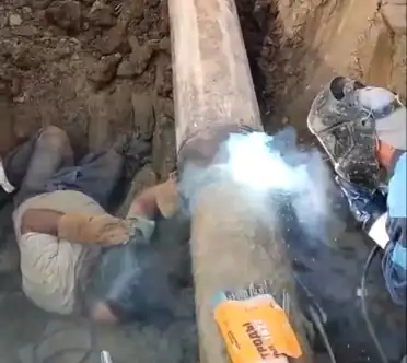 Коммунальщики Махачкалы обновили ключевой водопровод в поселке Талги