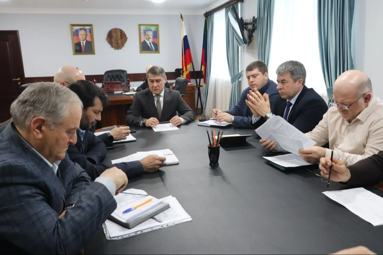 Теме капремонта и строительства объектов образования в Кизилюртовском районе посвятили аппаратное совещание