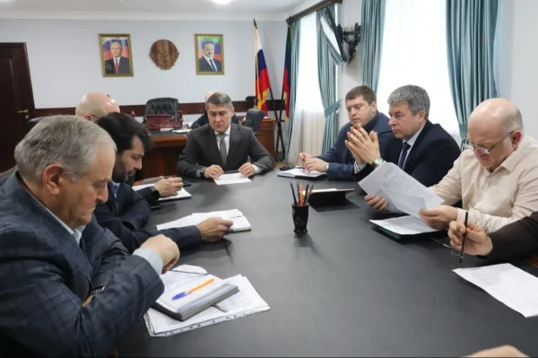 Теме капремонта и строительства объектов образования в Кизилюртовском районе посвятили аппаратное совещание