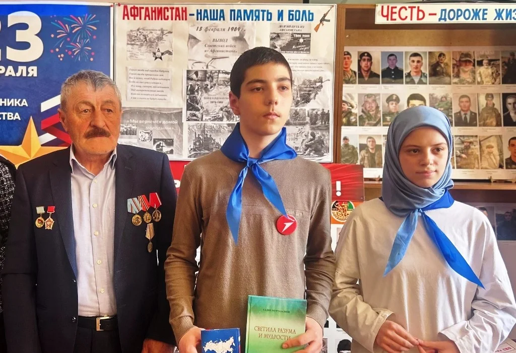 В Гунибском районе юным активистам вручили паспорта ко Дню защитника Отечества