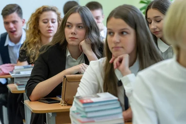 Старшеклассники с 2027 года начнут изучать пять предметов по обновленным программам